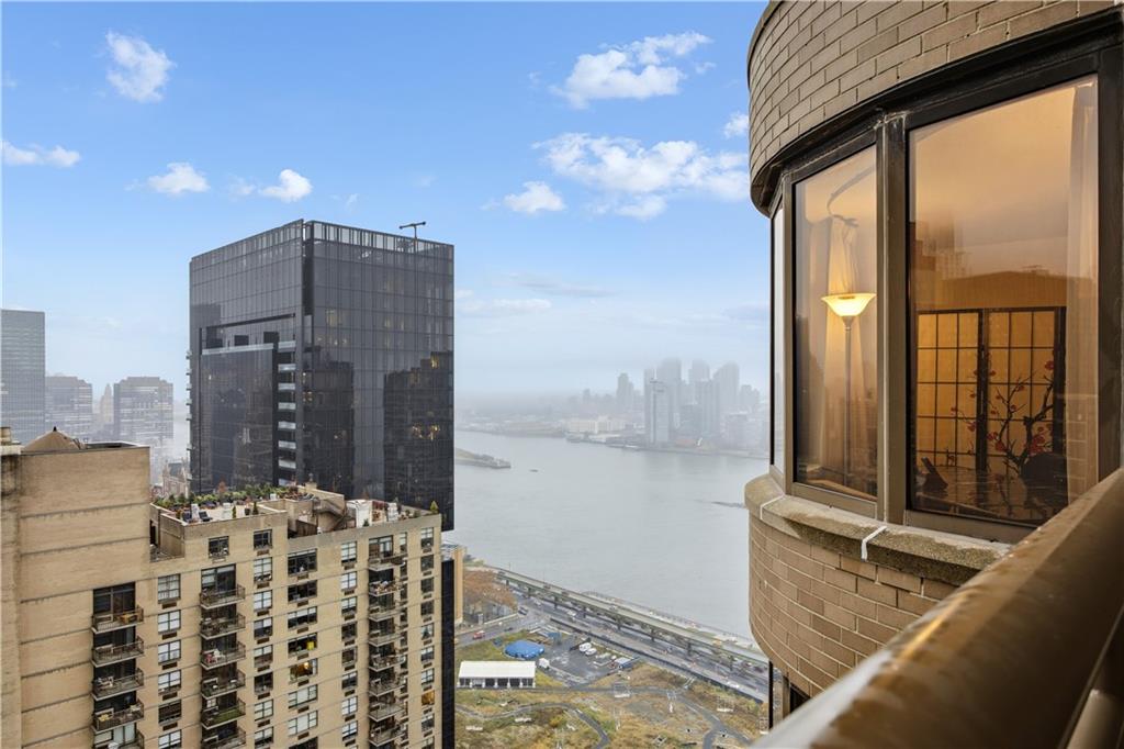 330 East 38th Street Murray Hill New York NY 10016