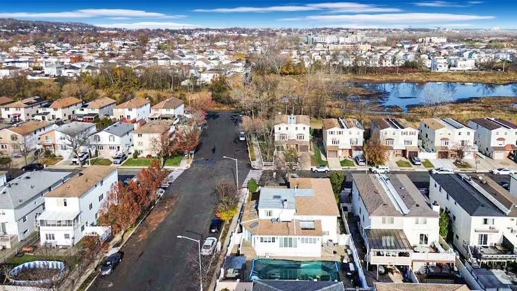 420 Stobe Avenue Midland Beach Staten Island NY 10306