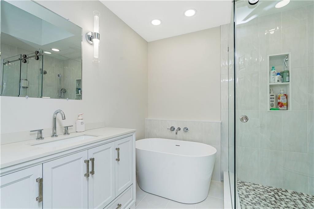 68 Gina Court New Springville Staten Island NY 10314