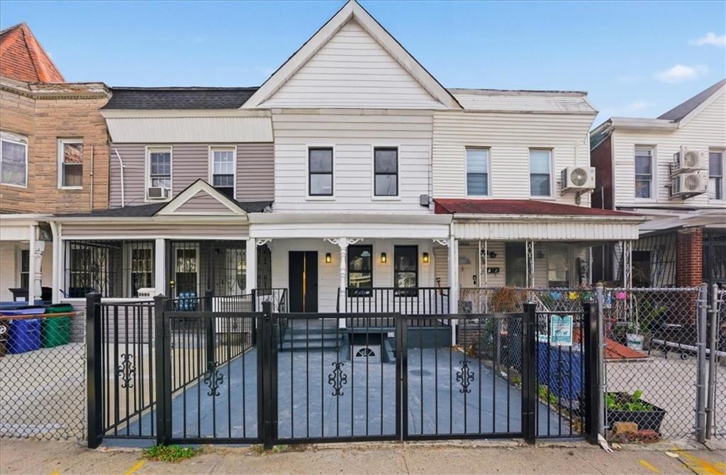 2862 Briggs Avenue Bedford Park Bronx NY 10458