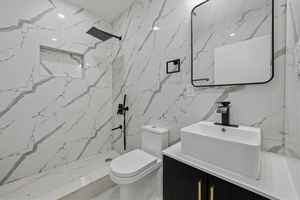 2862 Briggs Avenue Bedford Park Bronx NY 10458