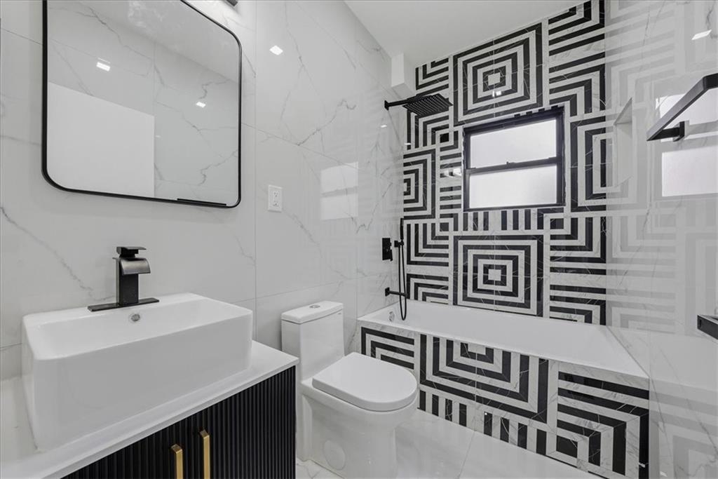 2862 Briggs Avenue Bedford Park Bronx NY 10458