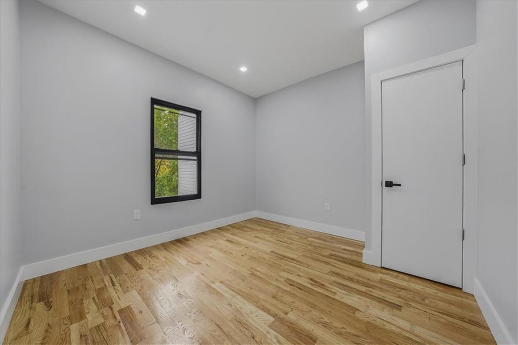 2862 Briggs Avenue Bedford Park Bronx NY 10458