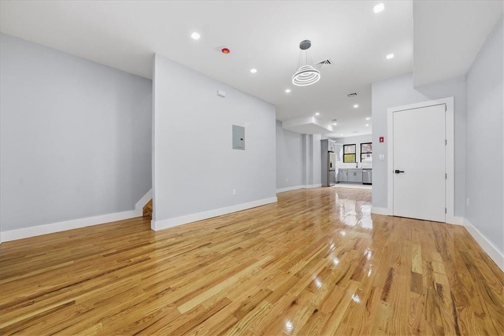 2862 Briggs Avenue Bedford Park Bronx NY 10458