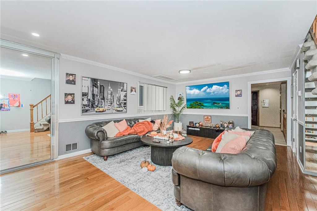 44 longdale Street Bulls Head Staten Island NY 10314