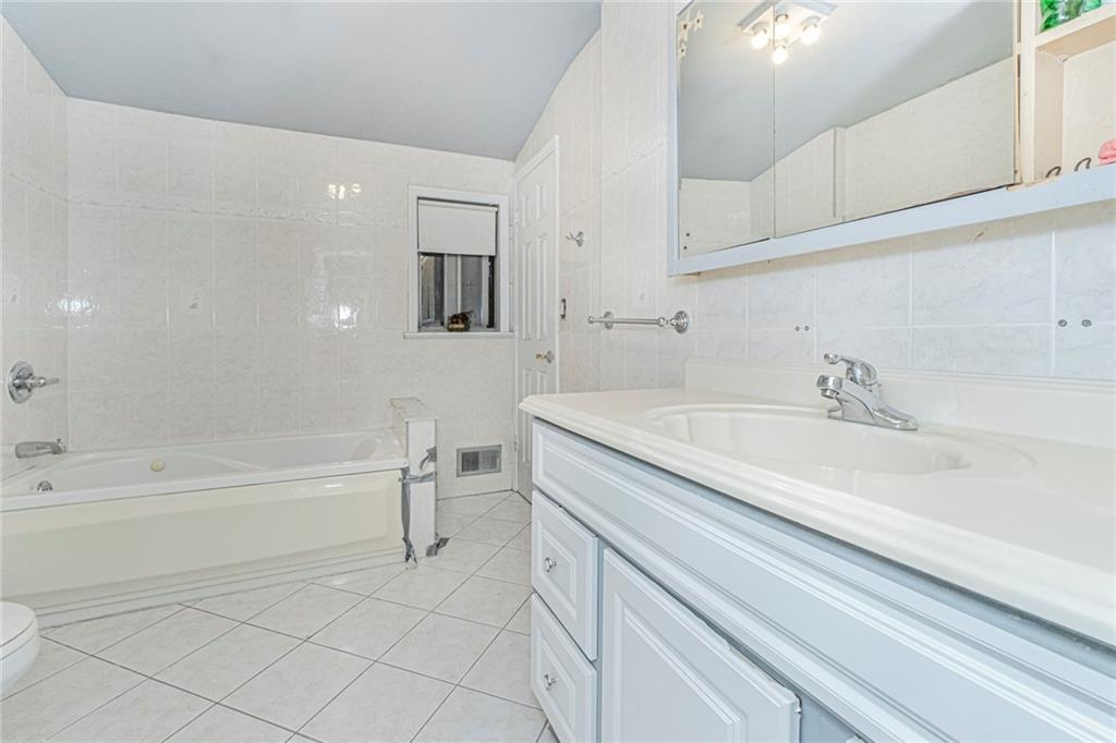 44 longdale Street Bulls Head Staten Island NY 10314