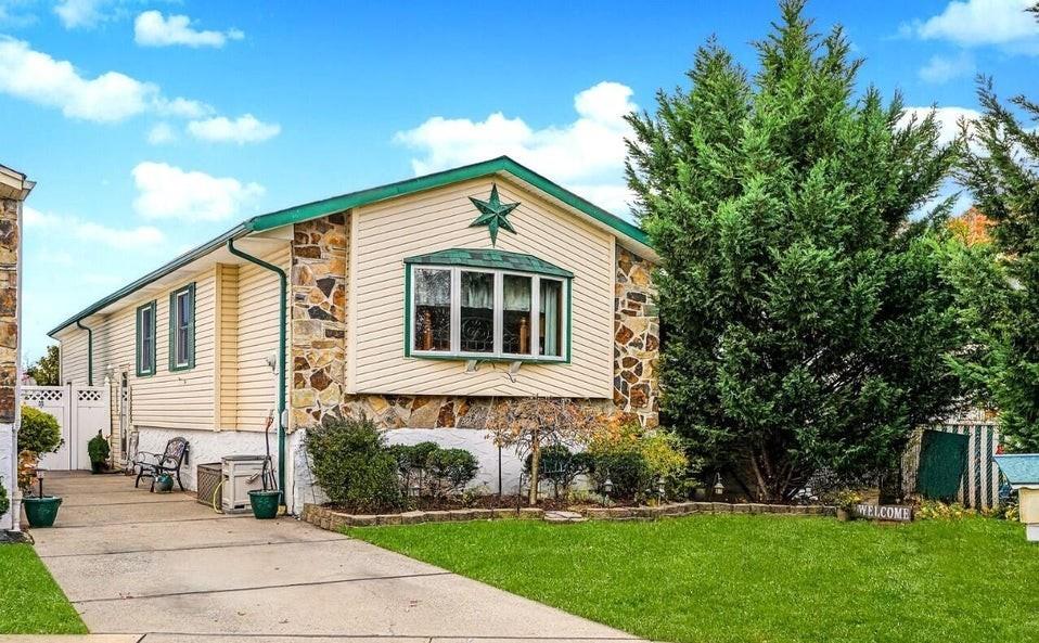 35 Nutwood Court Great Kills Richmond NY 10308