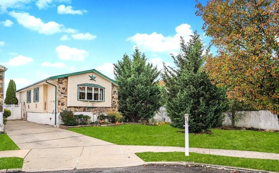 35 Nutwood Court Great Kills Richmond NY 10308