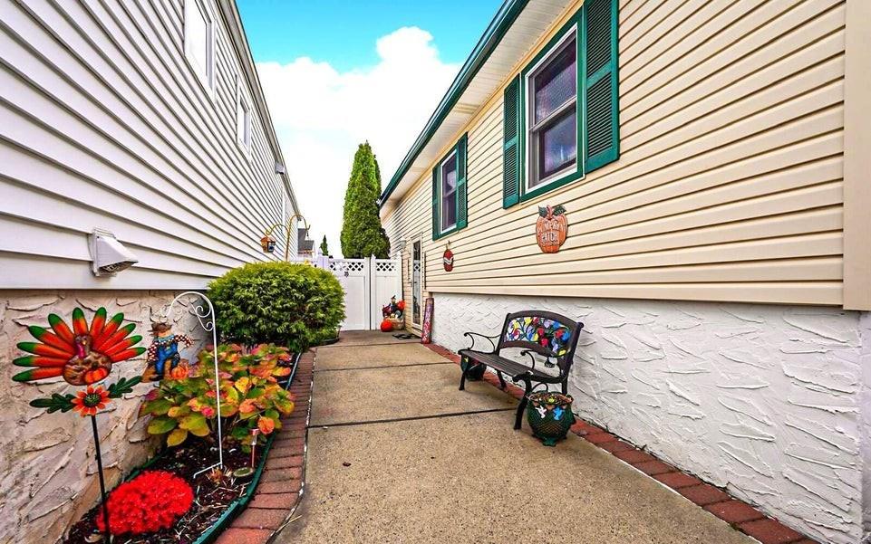 35 Nutwood Court Great Kills Richmond NY 10308