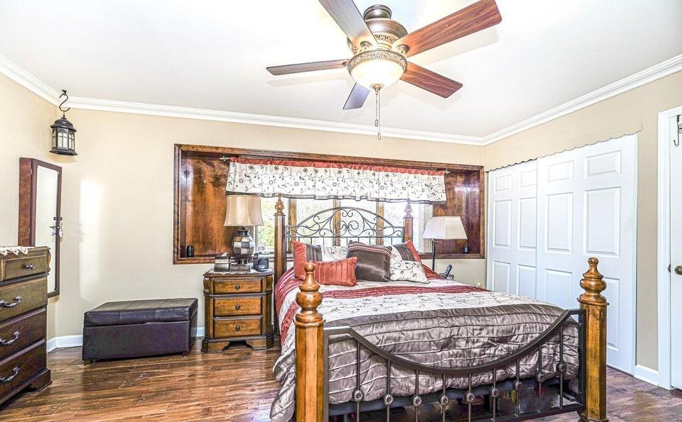 35 Nutwood Court Great Kills Richmond NY 10308