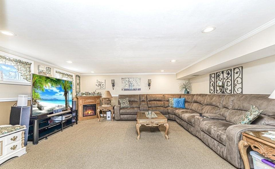 35 Nutwood Court Great Kills Richmond NY 10308