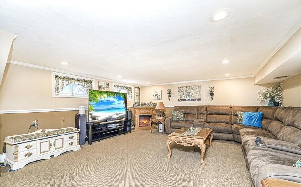 35 Nutwood Court Great Kills Richmond NY 10308