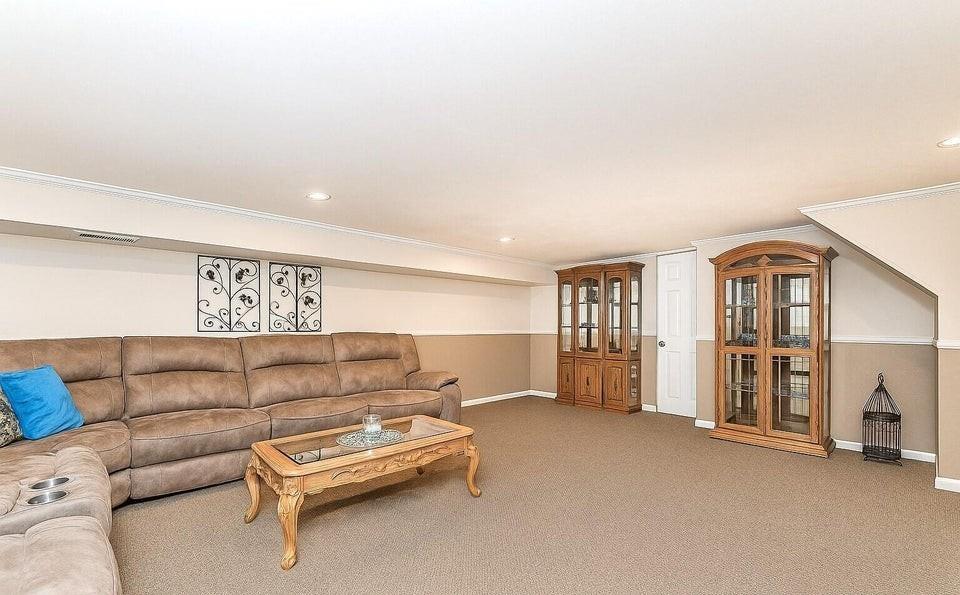 35 Nutwood Court Great Kills Richmond NY 10308