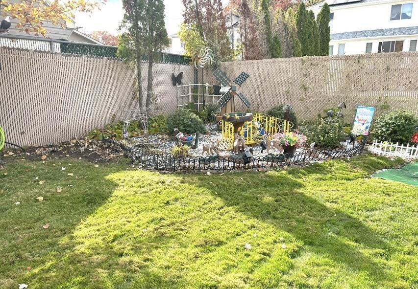 35 Nutwood Court Great Kills Richmond NY 10308