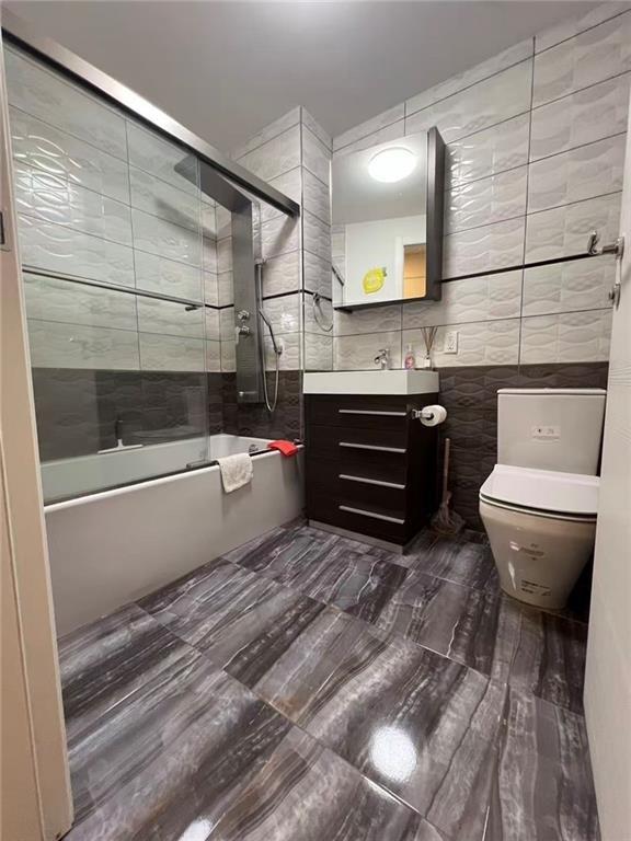 8629 Bay Parkway Bensonhurst Brooklyn NY 11214