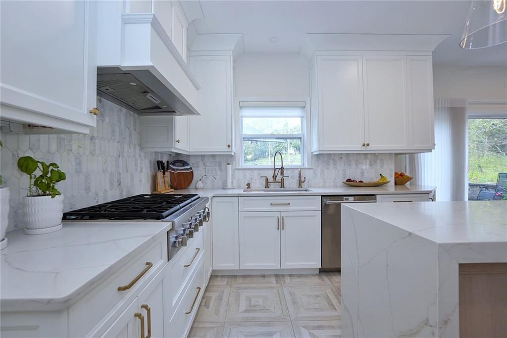 9 Carlson Court Out of NYC Other NY 08527