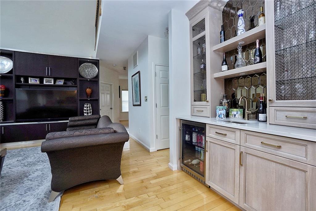 9 Carlson Court Out of NYC Other NY 08527