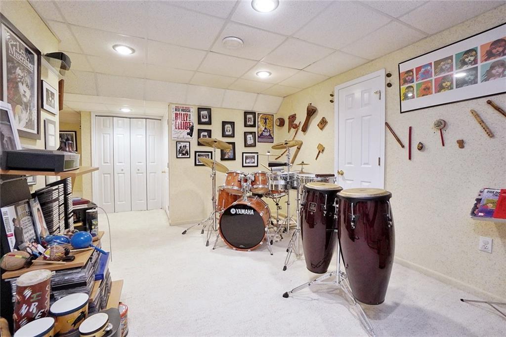 9 Carlson Court Out of NYC Other NY 08527