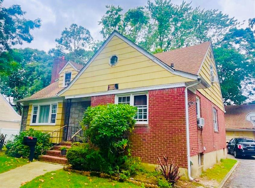 114 Camdike Street Out of NYC Valley Stream NY 11580