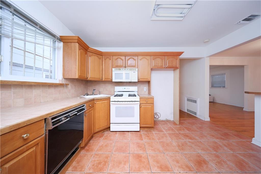 75-59 195th Street Fresh Meadows Fresh Meadows NY 11366