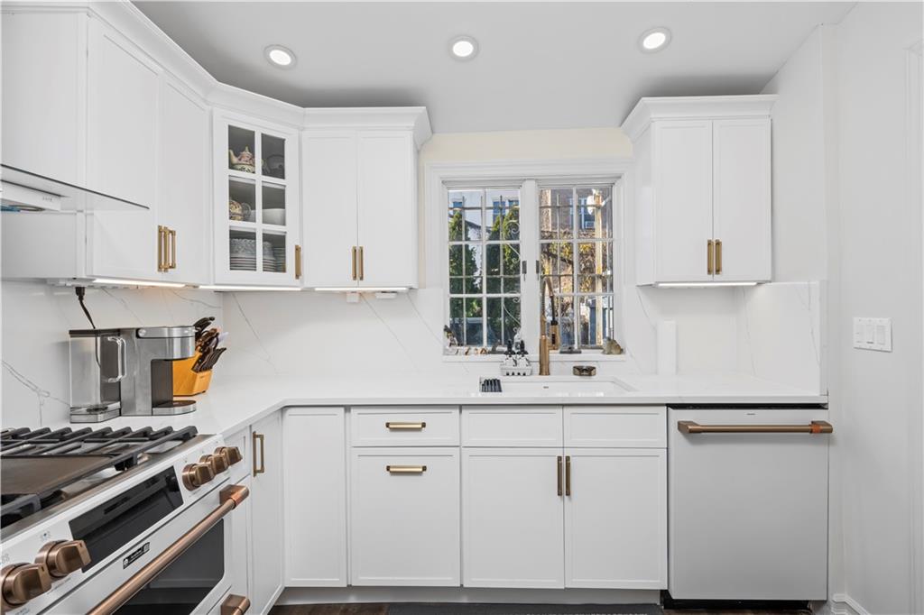 2270 West 6th Street Gravesend Brooklyn NY 11223