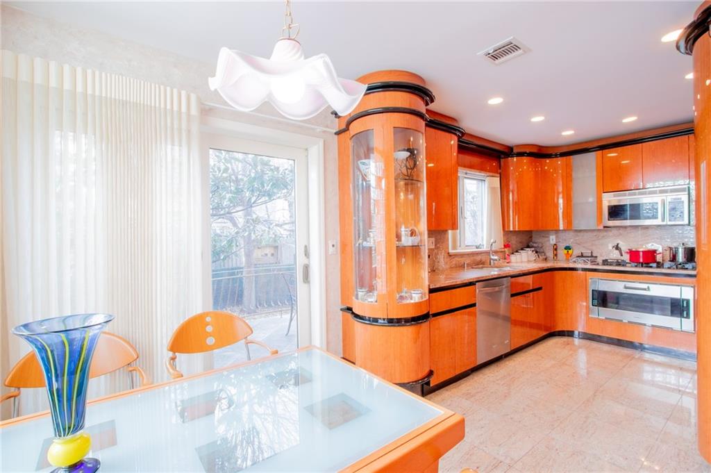 4270 Ocean Avenue Manhattan Beach Brooklyn NY 11235