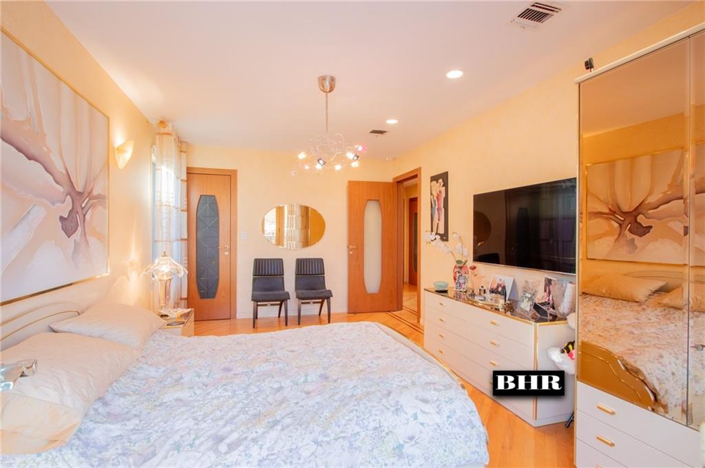 4270 Ocean Avenue Manhattan Beach Brooklyn NY 11235