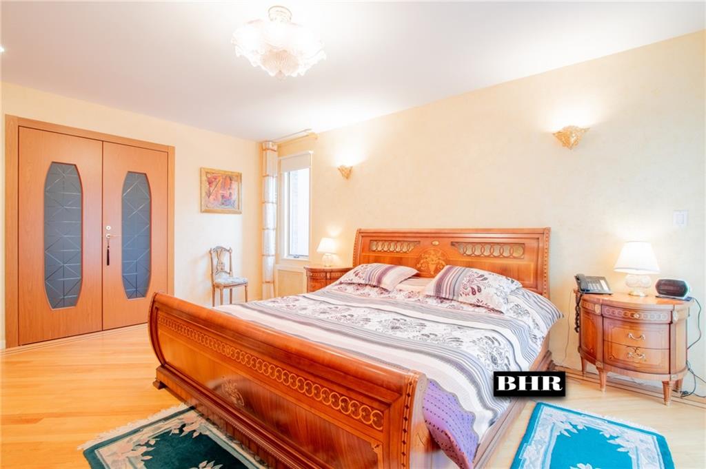 4270 Ocean Avenue Manhattan Beach Brooklyn NY 11235