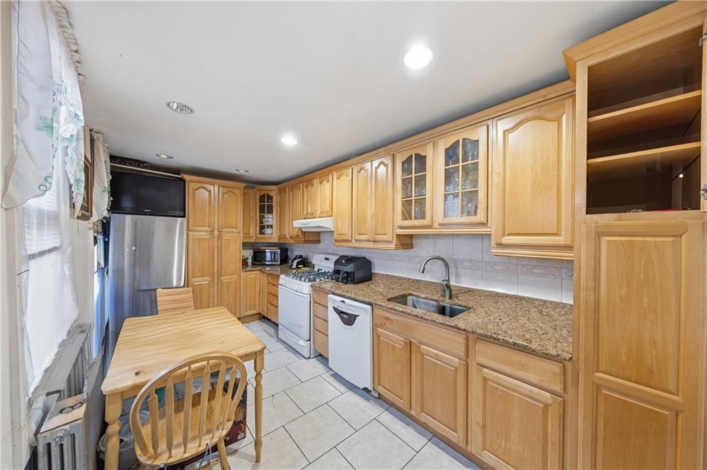 186 Van Siclen Avenue East New York Brooklyn NY 11207