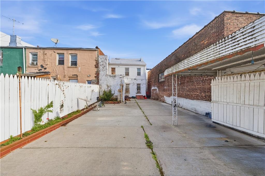 186 Van Siclen Avenue East New York Brooklyn NY 11207