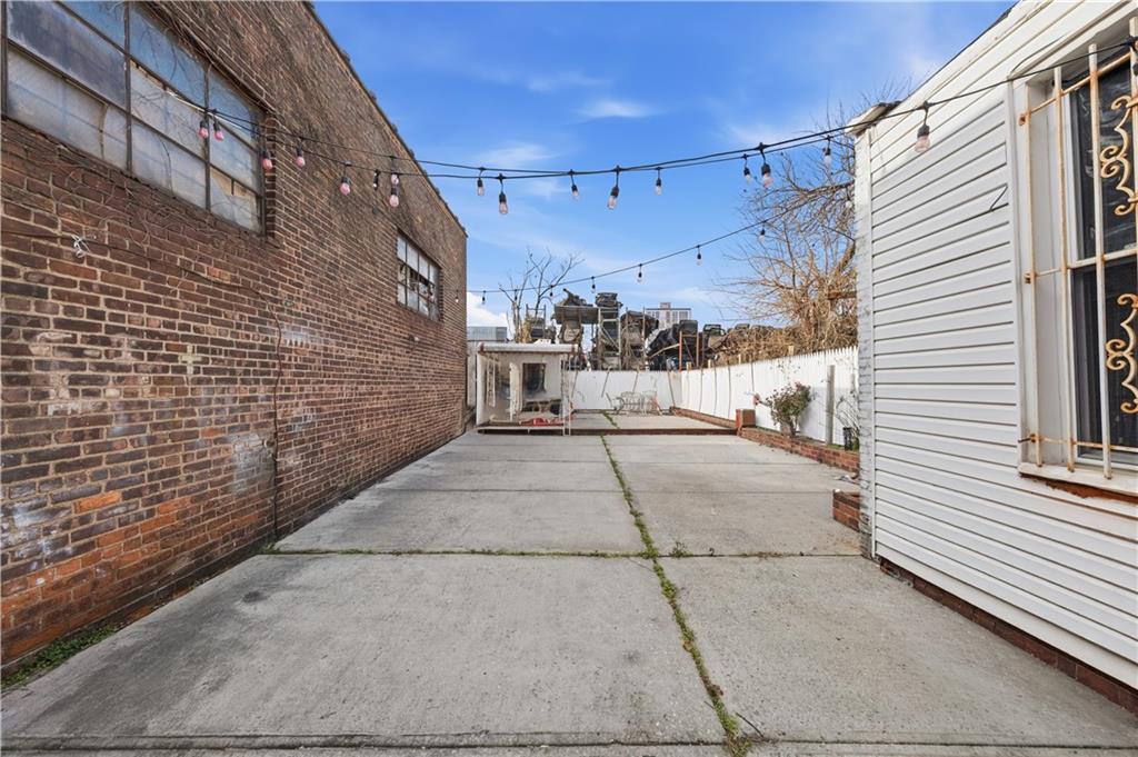 186 Van Siclen Avenue East New York Brooklyn NY 11207