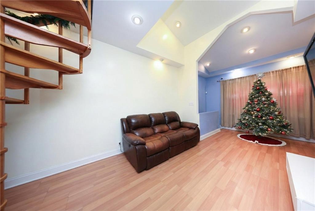 176 Avenue V Gravesend Brooklyn NY 11223