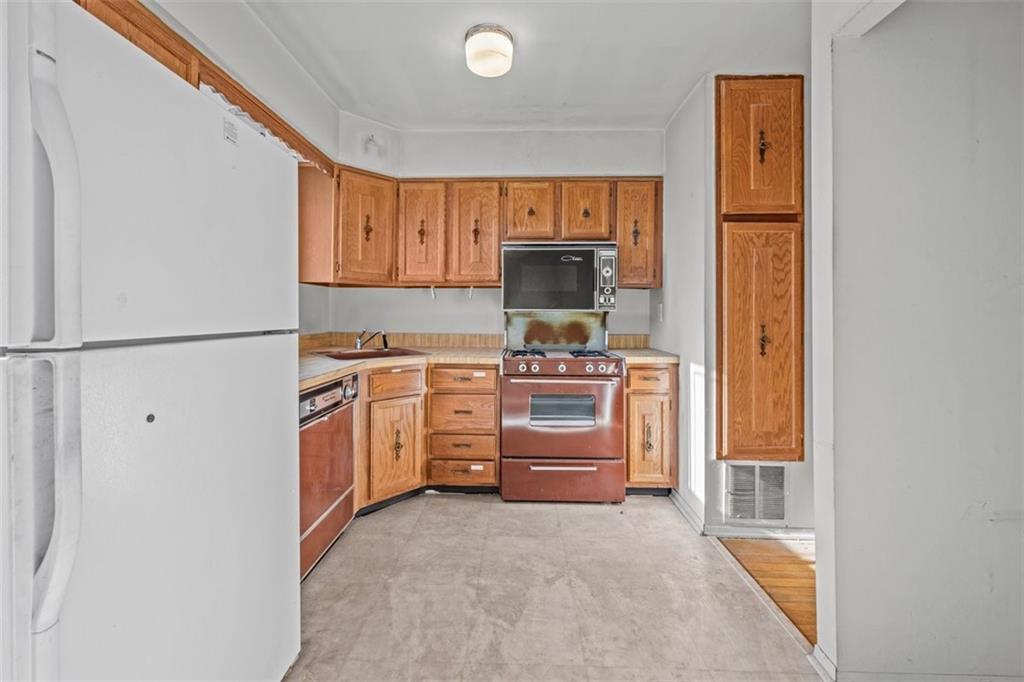 54 Narrows Road South Grasmere Brooklyn NY 10305