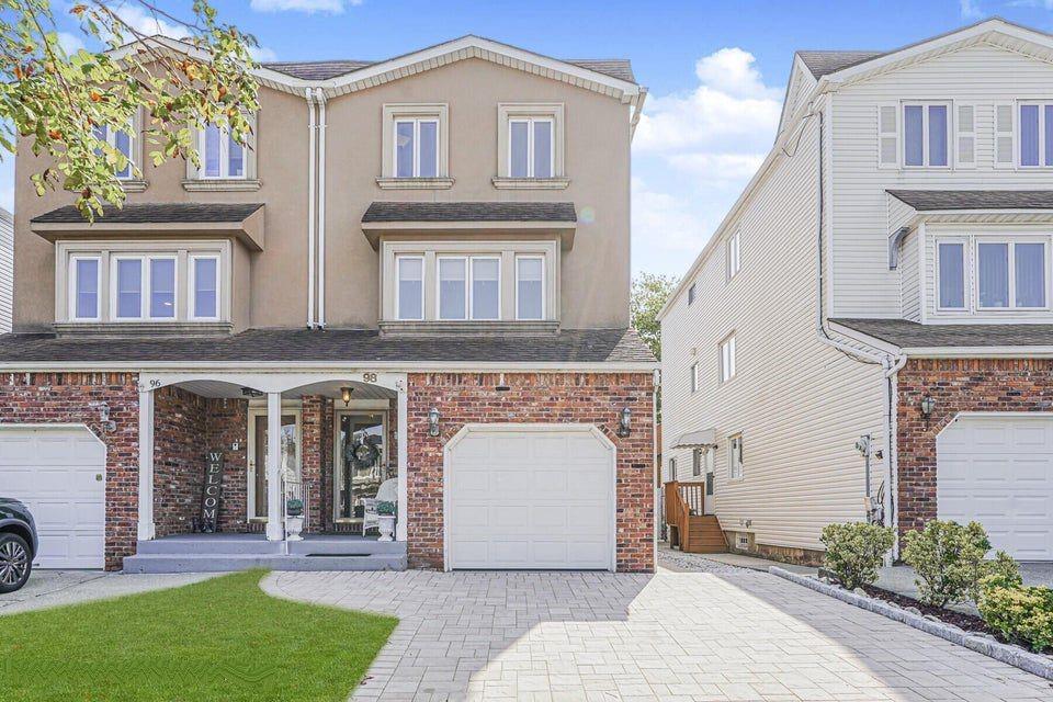 98 Cotter Avenue Richmond Town Staten Island NY 10306