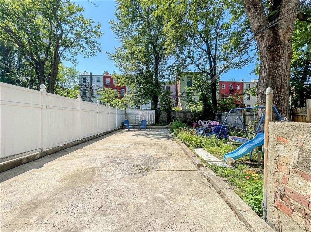 124 Hall Street Clinton Hill Brooklyn NY 11205