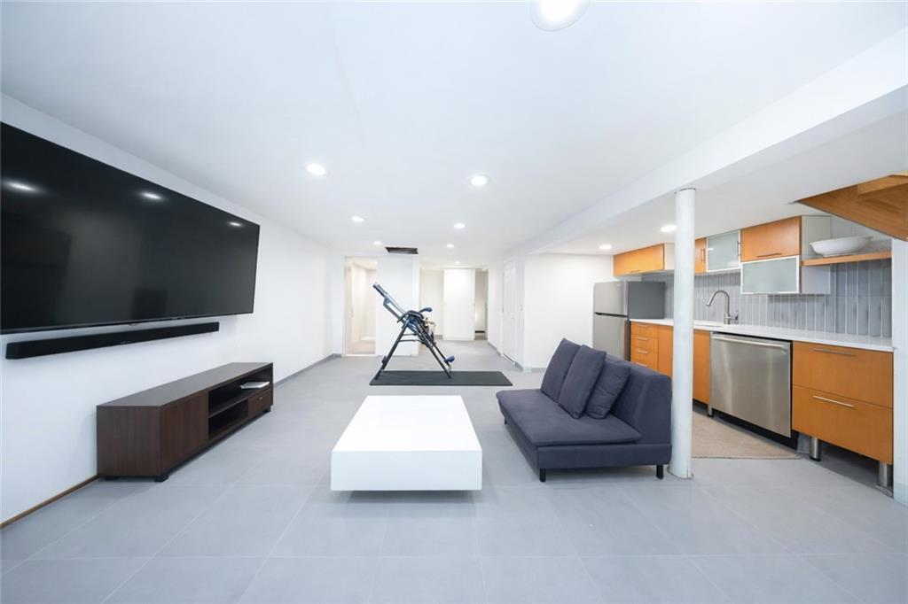 98 Robin Road Arrochar Staten Island NY 10305