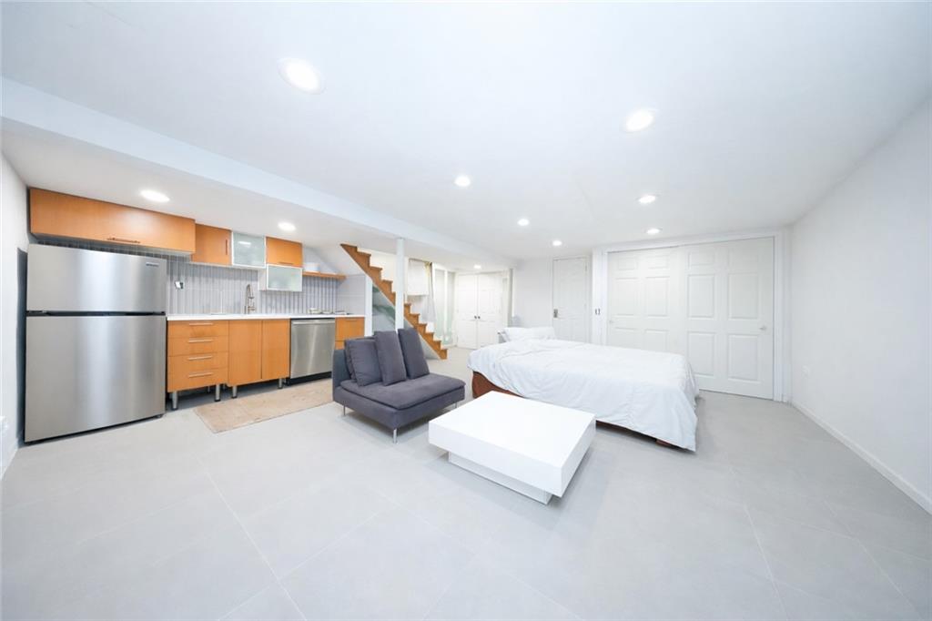 98 Robin Road Arrochar Staten Island NY 10305