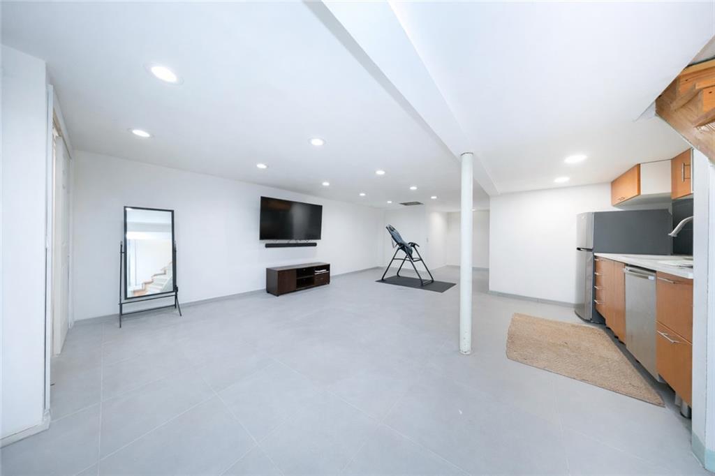 98 Robin Road Arrochar Staten Island NY 10305