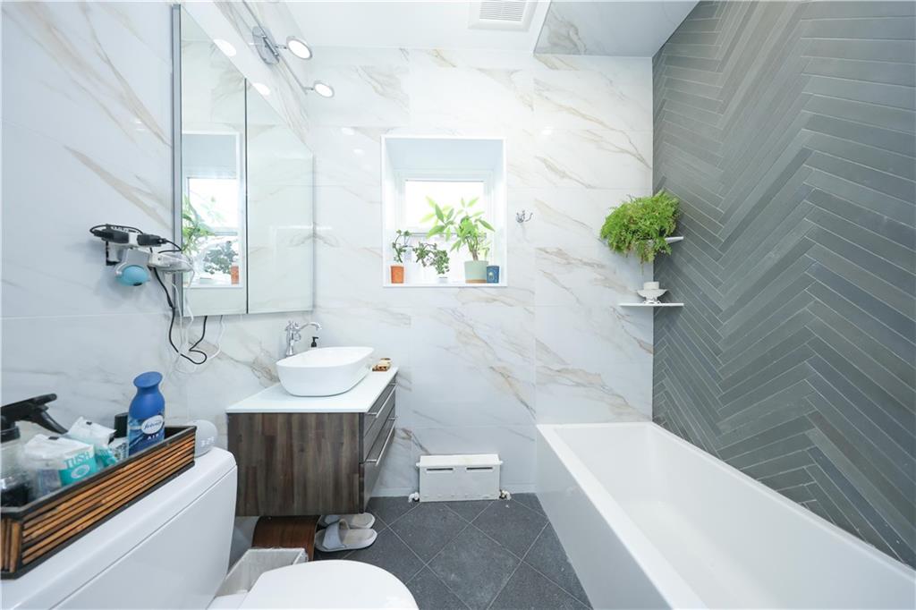 98 Robin Road Arrochar Staten Island NY 10305