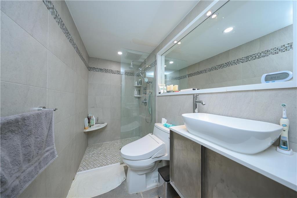 98 Robin Road Arrochar Staten Island NY 10305