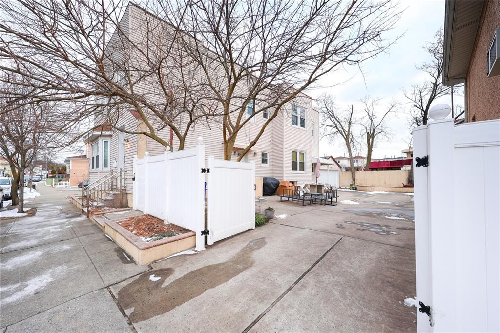 98 Robin Road Arrochar Staten Island NY 10305