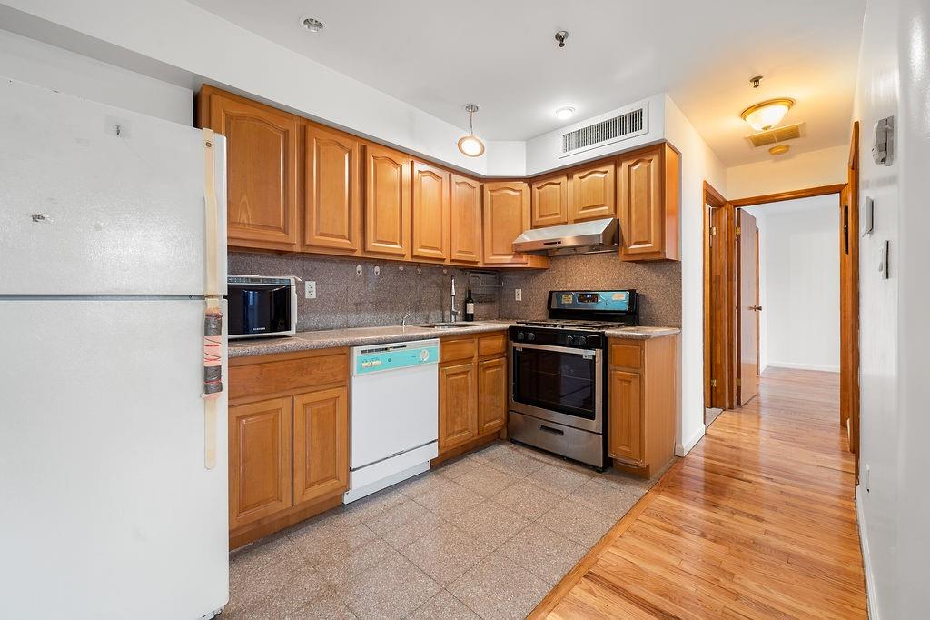 1642 West 9th Street Gravesend Brooklyn NY 11223