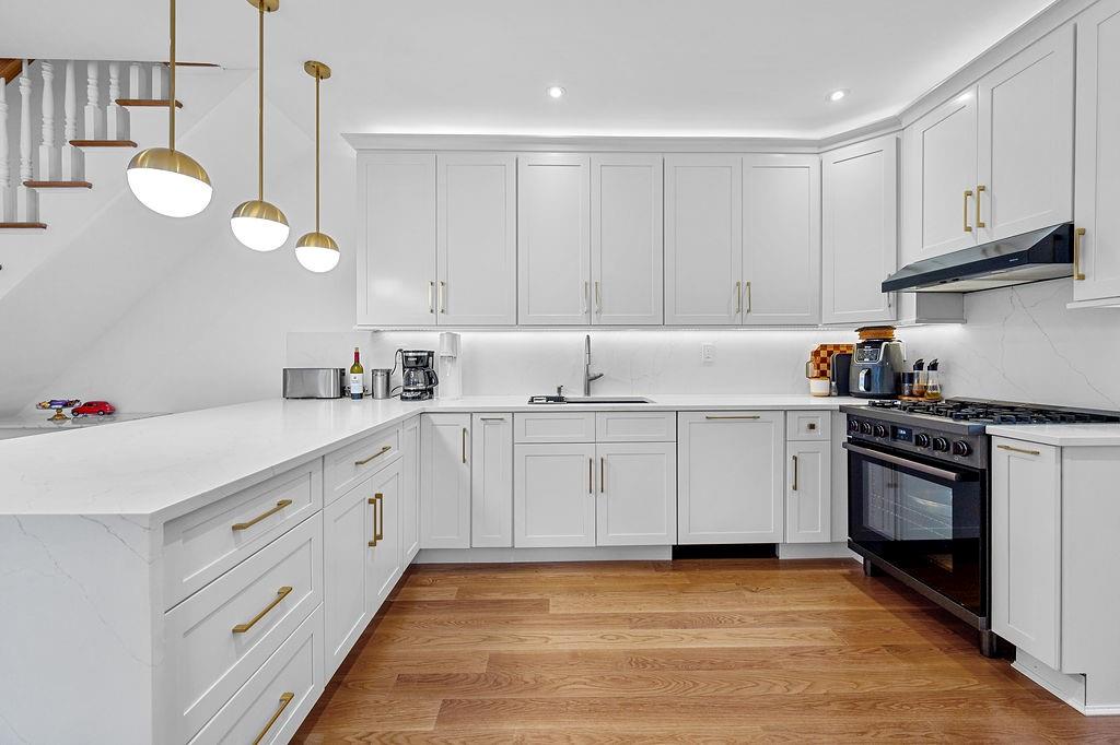 7702 15th Avenue Bensonhurst Brooklyn NY 11228