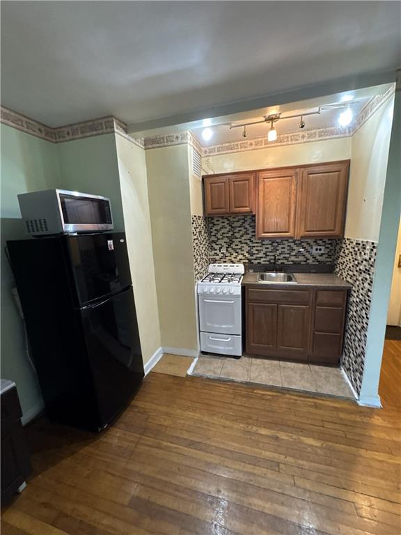 2821 Kings Highway Midwood Brooklyn NY 11229