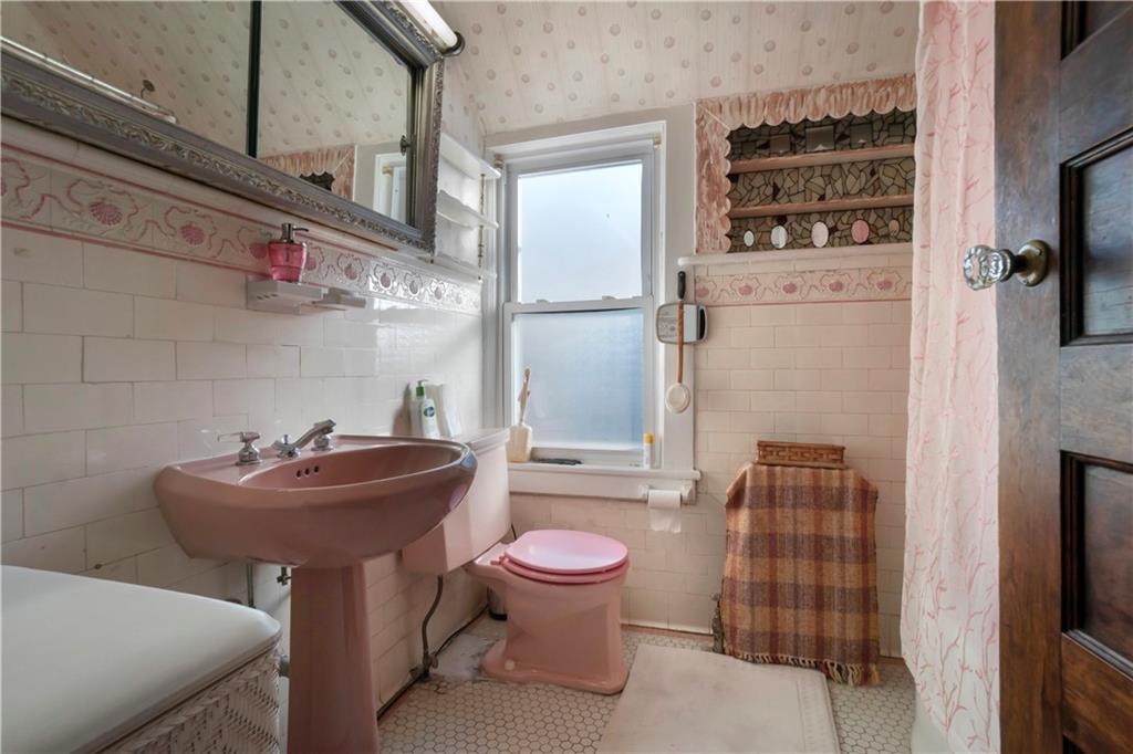 1050 Dickens Street Bayswater Far Rockaway NY 11691