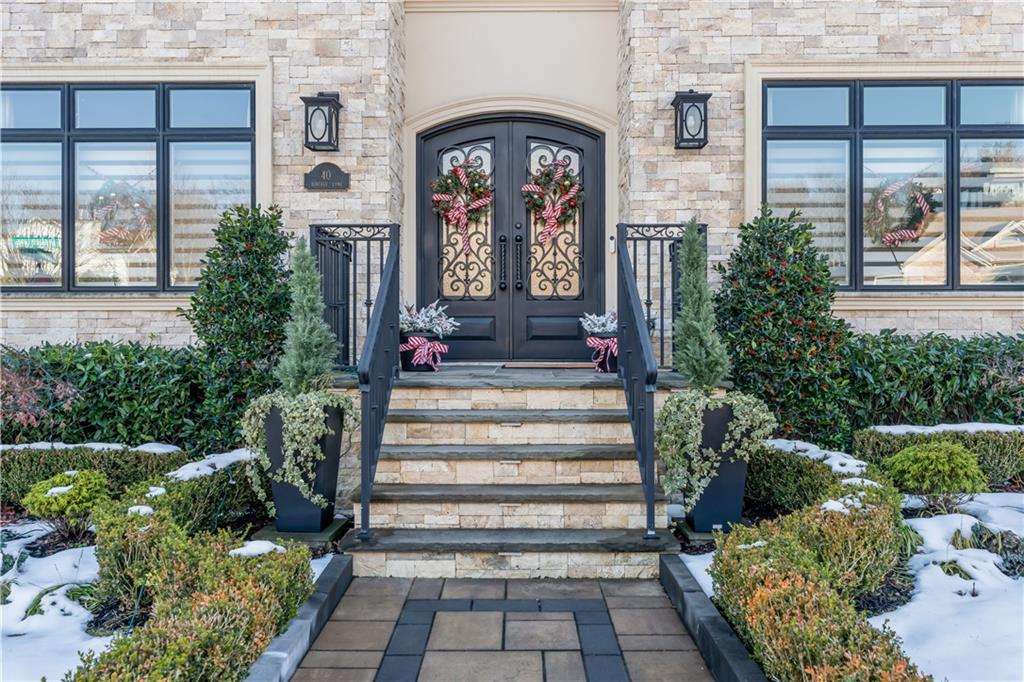 40 Dintree Lane Butler Manor Staten Island NY 10307