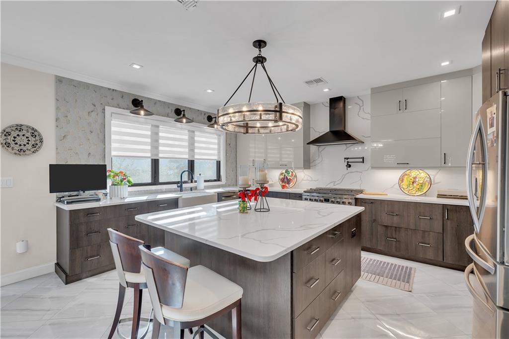 40 Dintree Lane Butler Manor Staten Island NY 10307