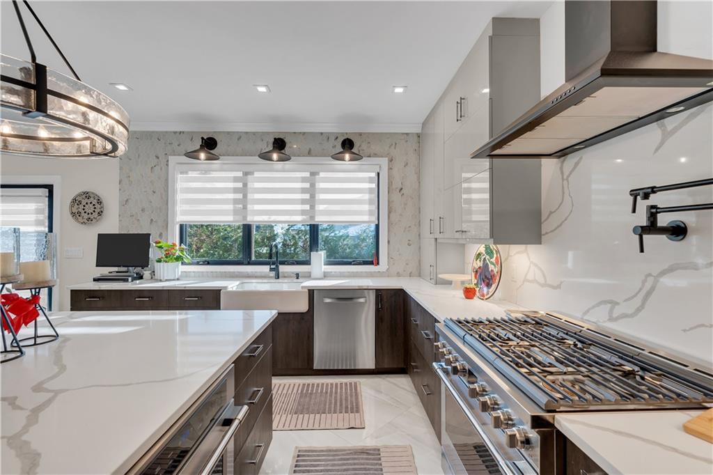 40 Dintree Lane Butler Manor Staten Island NY 10307