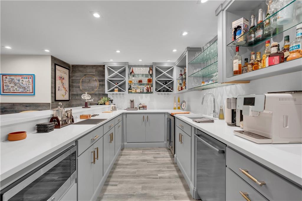 40 Dintree Lane Butler Manor Staten Island NY 10307