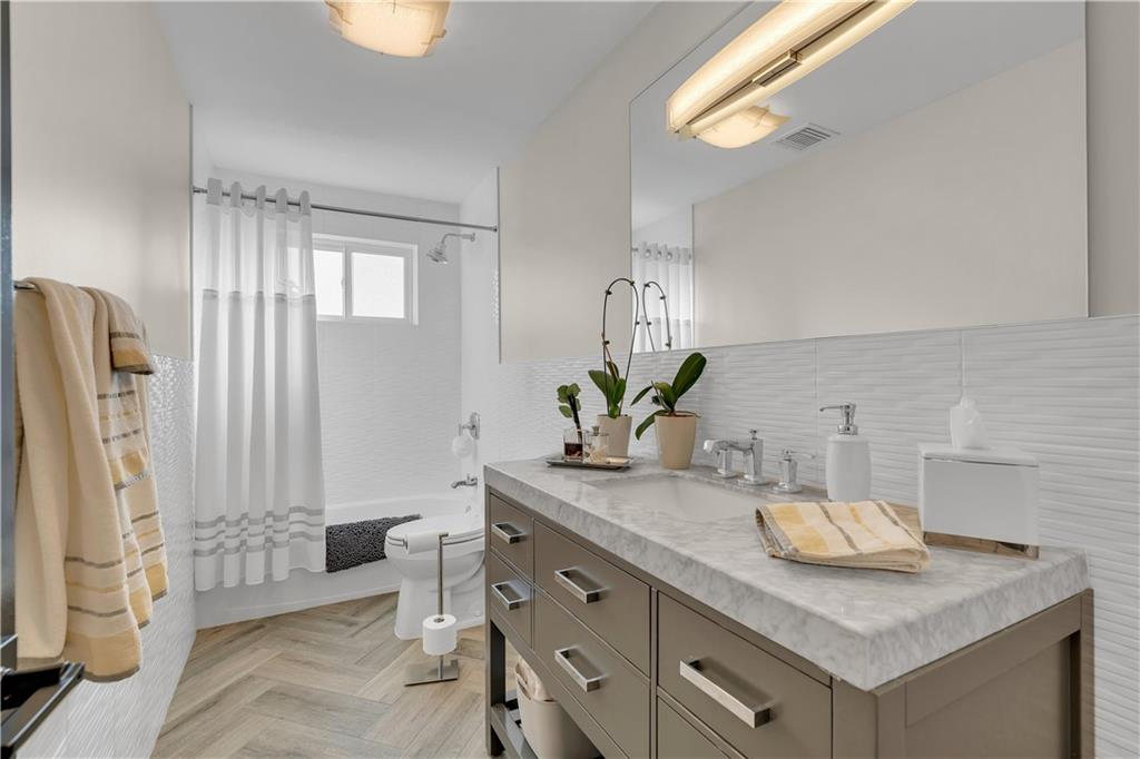 40 Dintree Lane Butler Manor Staten Island NY 10307